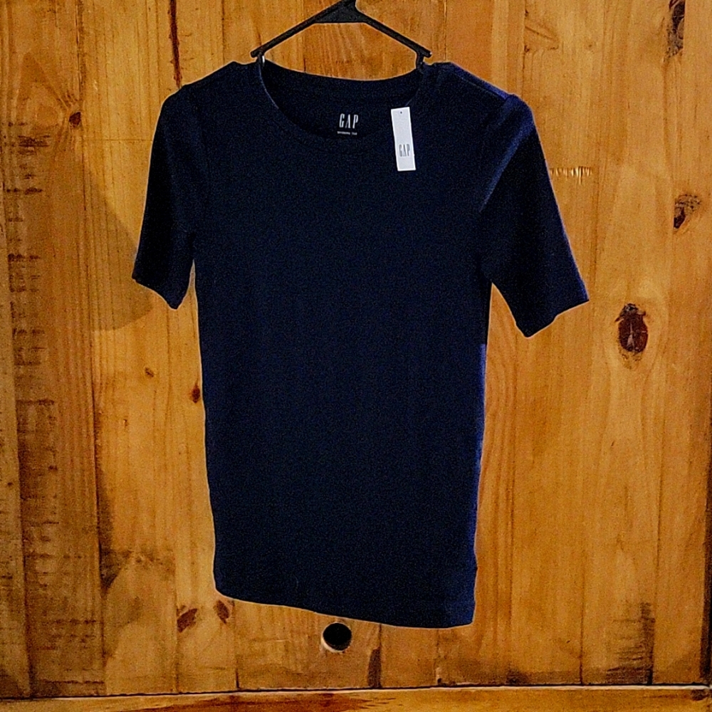 Gap shirt navy blue size is adults